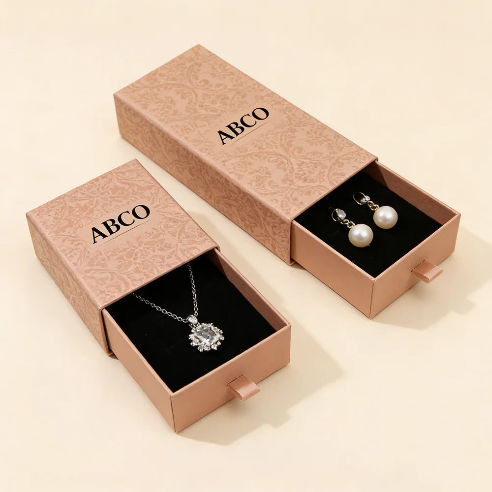 Luxurious Rigid Boxes Custom Logo Embossing UV Matt Lamination Jewelry